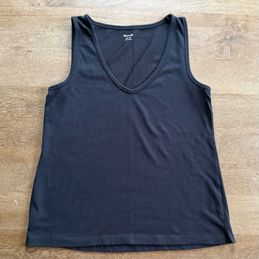 βοΈ Madewell | Bundle of 3 β’ V-Neck Tank Tops - Picture 5 of 13